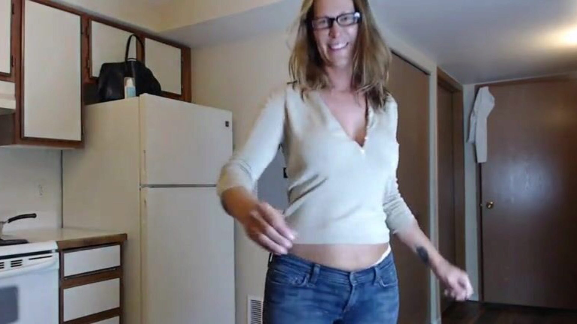 Mommy Shows Off Wazoo In Blue Jeans and greater quantity