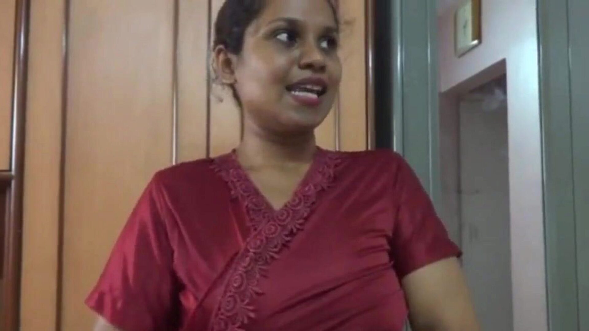 empregada indiana tamil dando instruções para punheta