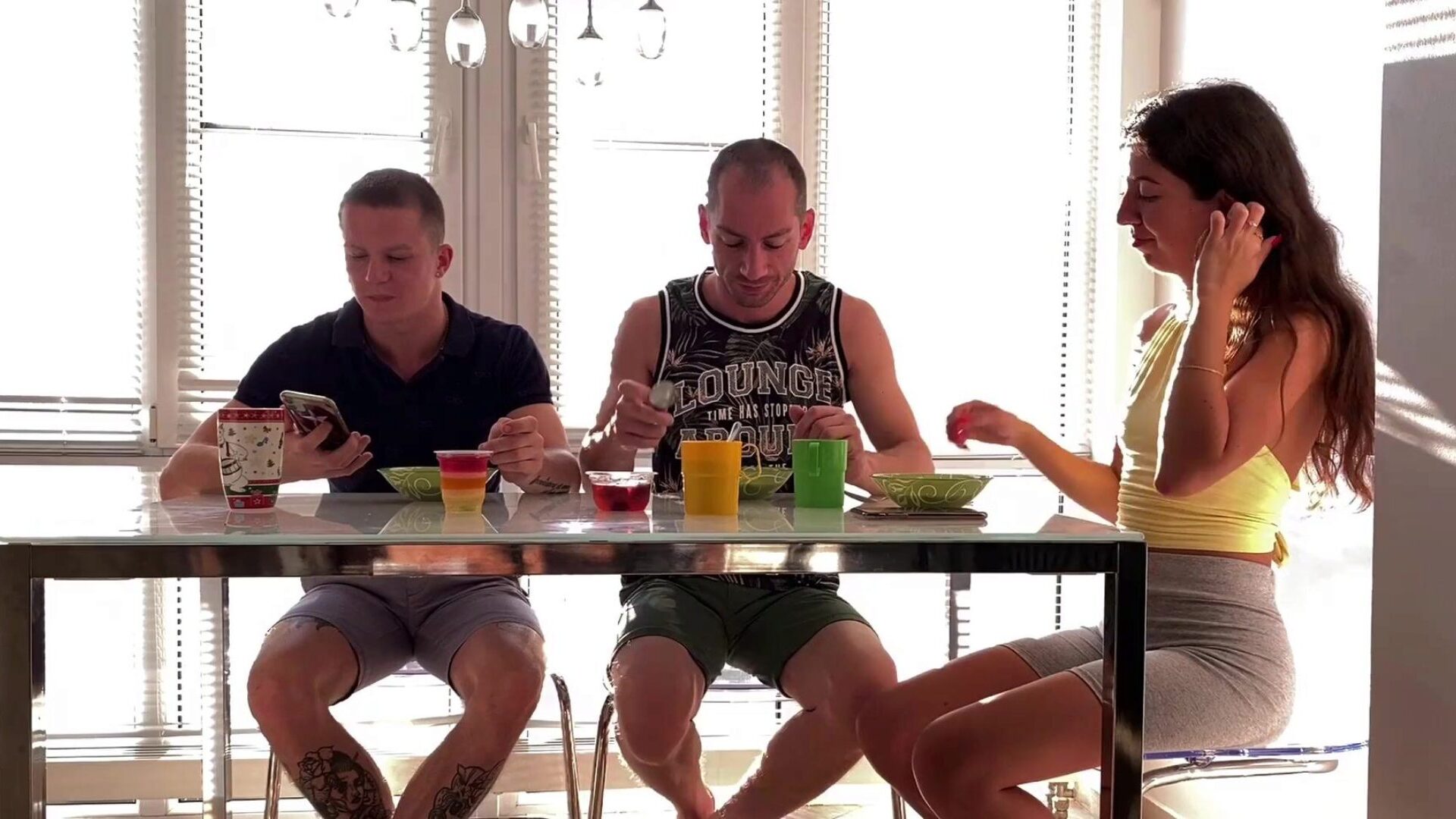 Brother gargled his sister's boyfriend unnoticed at breakfast