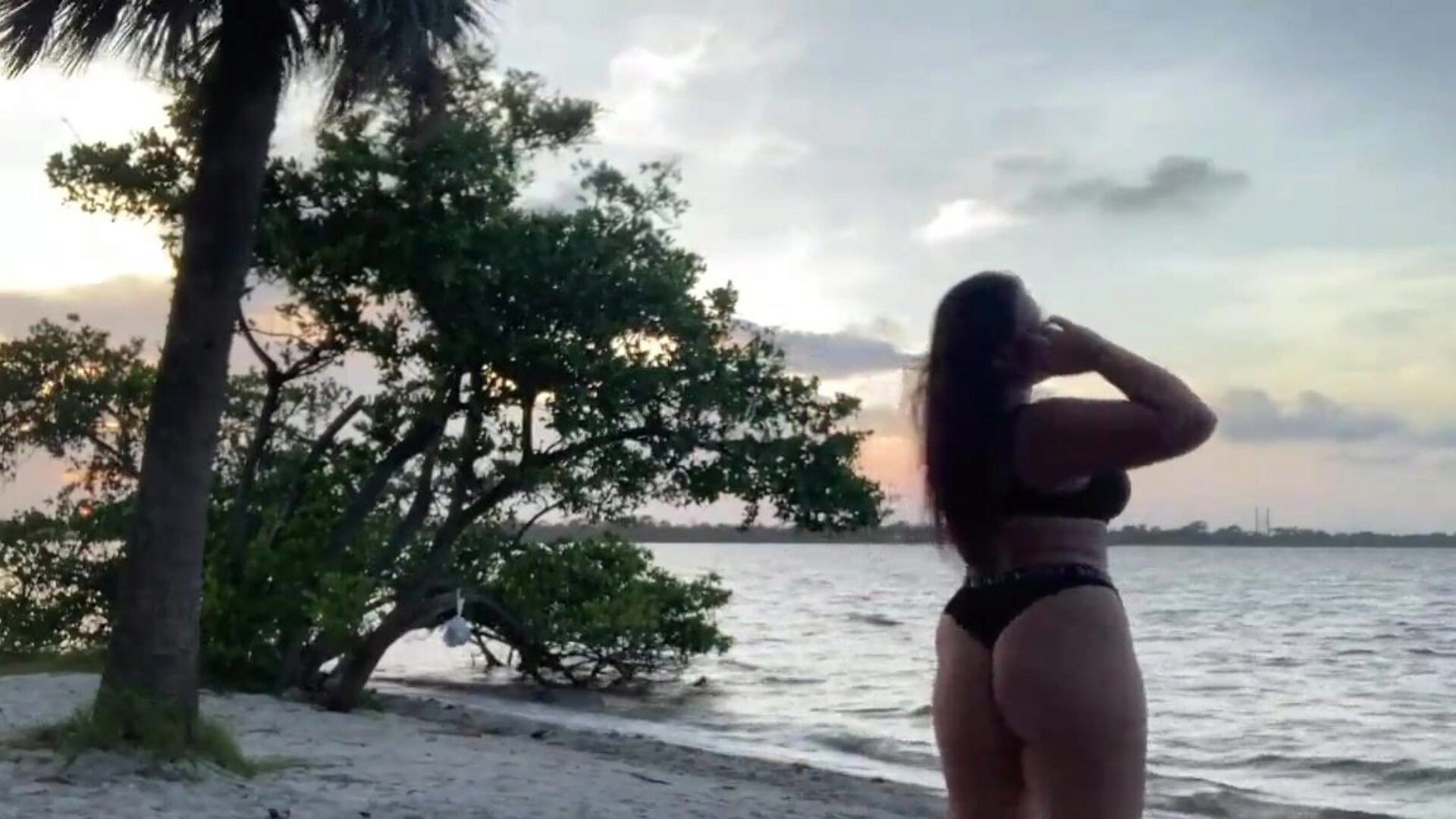 Gorgeous Teen Latina La Paisa receives fucked by El Rolo in Cocoa Beach and drizzles on the sand!
