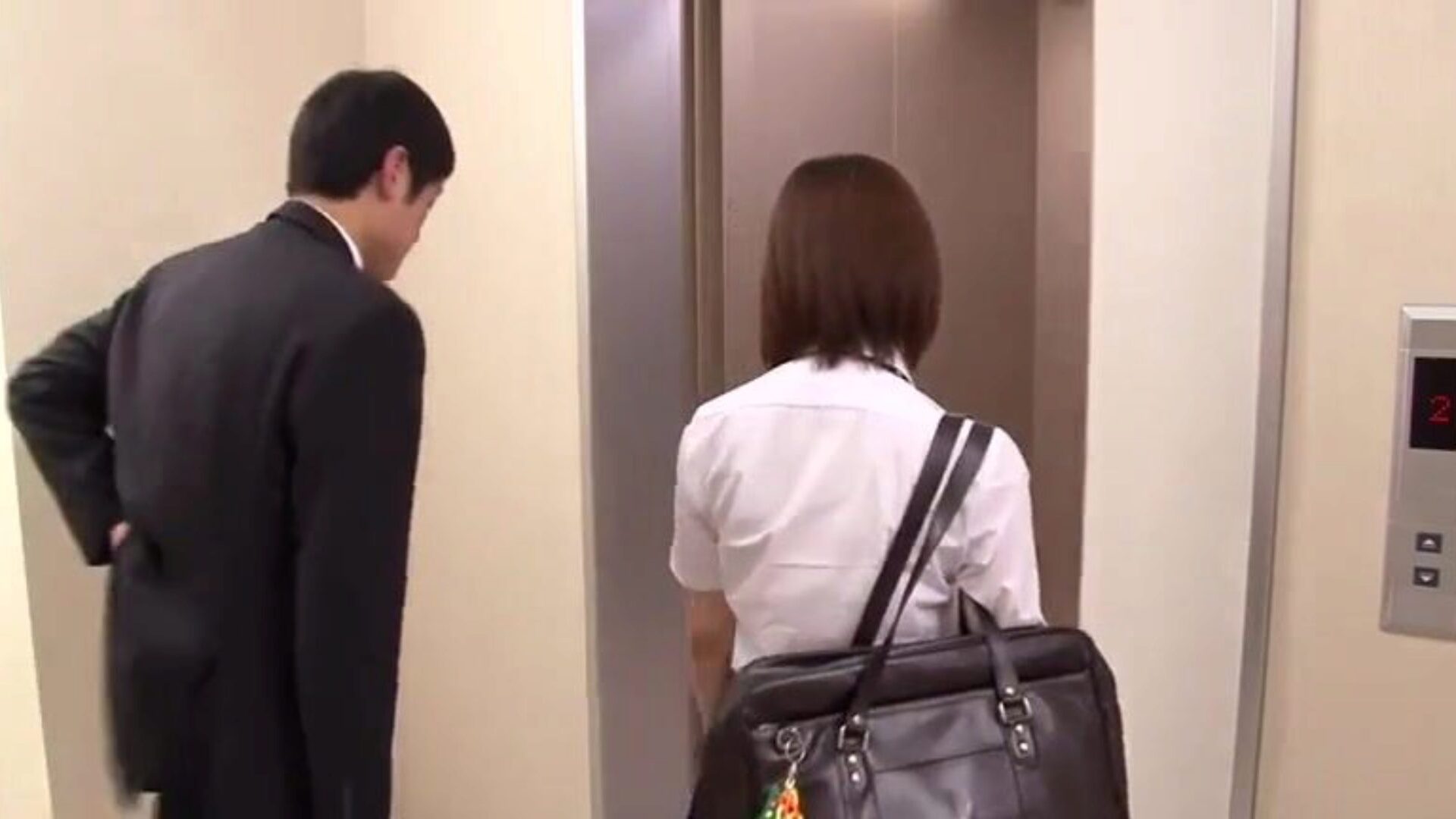 Eroticism! Schoolgirl Trapped in an Elevator - Yu Shinoda