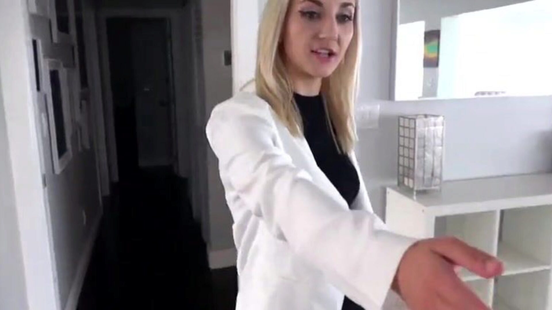 PropertySex - Hot blond real estate agent combines biz with fun