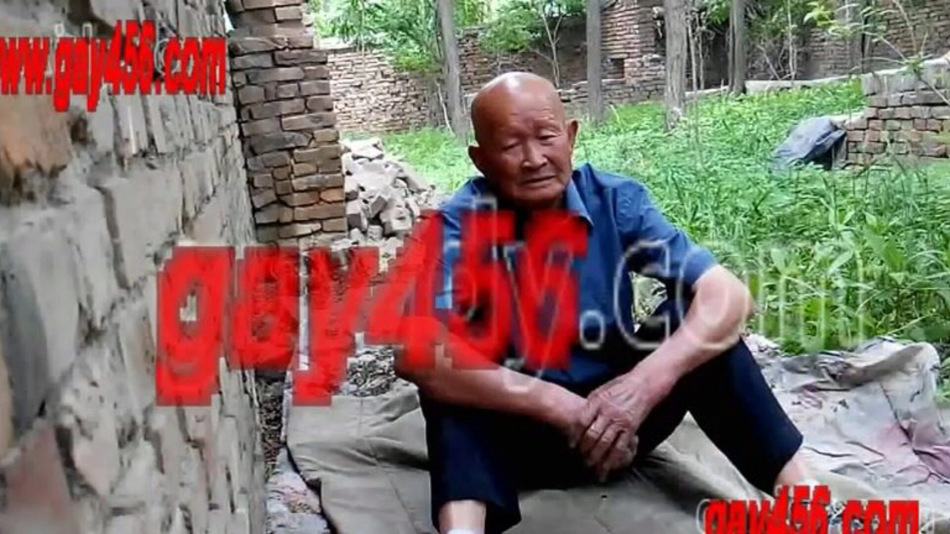 Chinese Oldman in Public