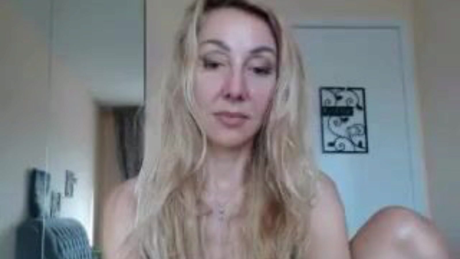 blonde mother passport like to drill having pleasure with a plenty of of toys blonde mother passport like to pound having enjoyment with a pile of playthings on livecam