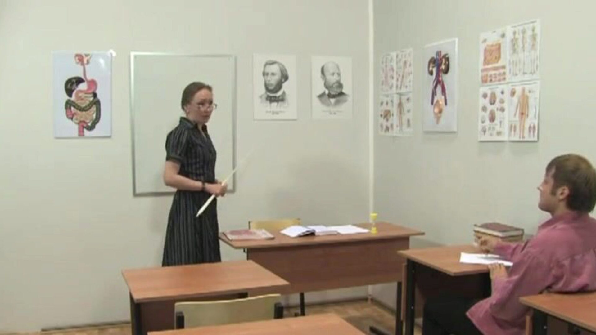 russo invecchiato professore 12 - elena (lezione di anatomia)