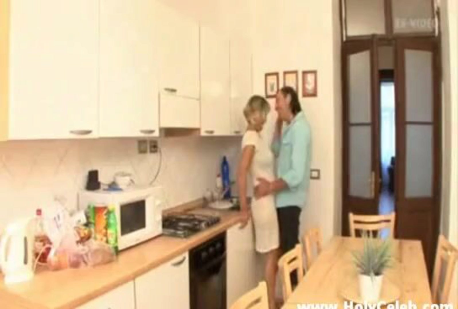 Free Video 3gp Young Rare Video Mother And Son Fuck Kitchen Sex foto