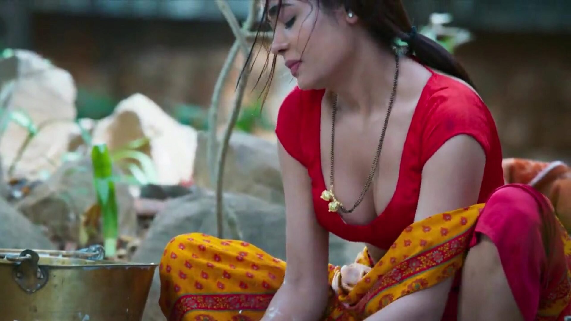 dhoban aur sarpanch disfruta del sexo apasionado satisfecho de la actriz india sikha sinha como sonu dhoban haciendo passioante har retozar con sarpanch. sikha engañando a su esposo golu dhobi. sikha sinha relleno en varias poses de joroba sonu dhoban ka joban mastram