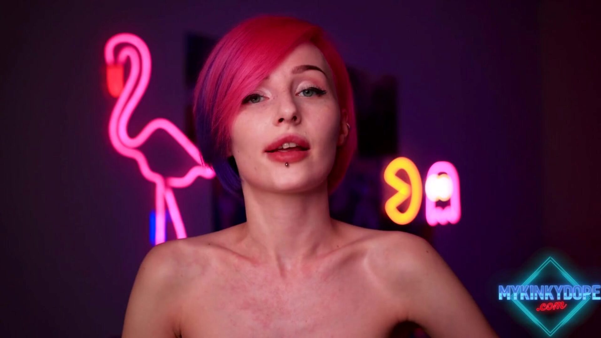 sevimli kızıl saçlı kız oral seks kesinlikle üzgün değil porno)