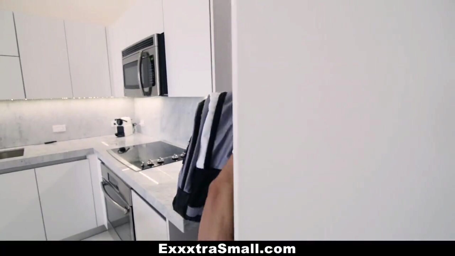 exxxtrasmall - hvordan man fanger og knepper en pikachu