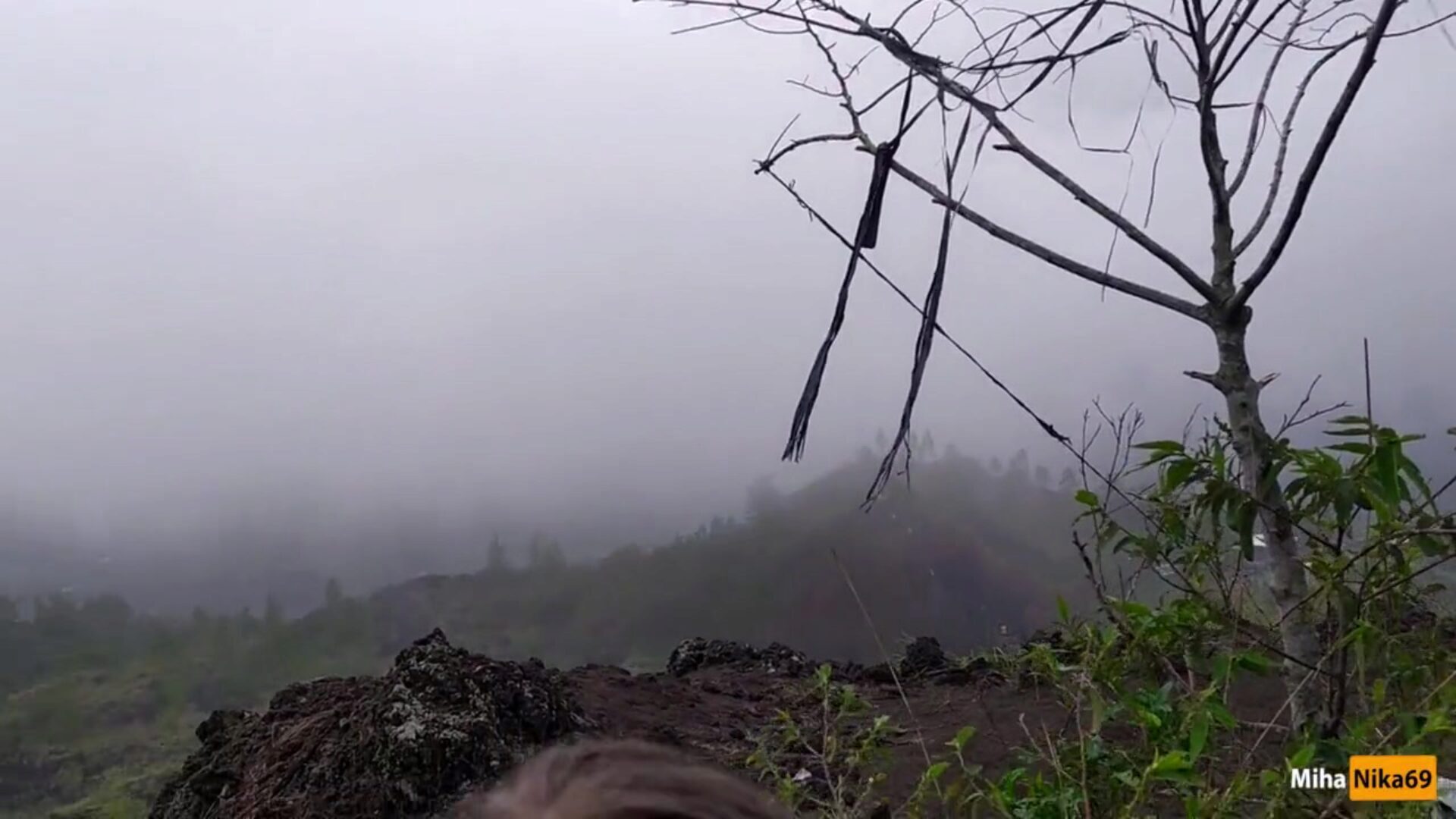 Я дрочу своему гиду в горах - публичное видео от первого лица - пульсирующая сперма в ротике