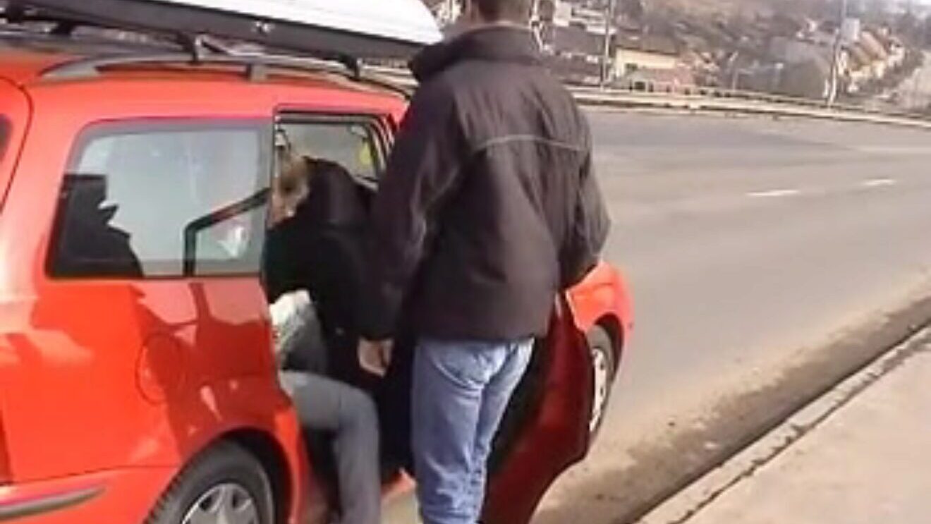 hitchhiker που πήρε από 2 λαχταριστές γυναίκες