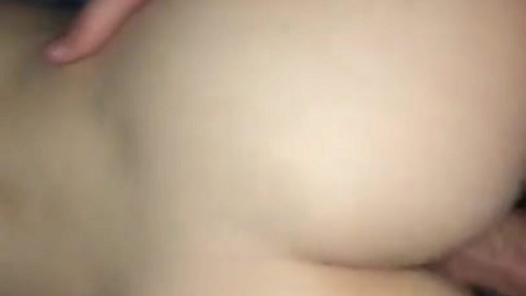bubble butt tiener twerkt op grote lul (onwerkelijk schudden)