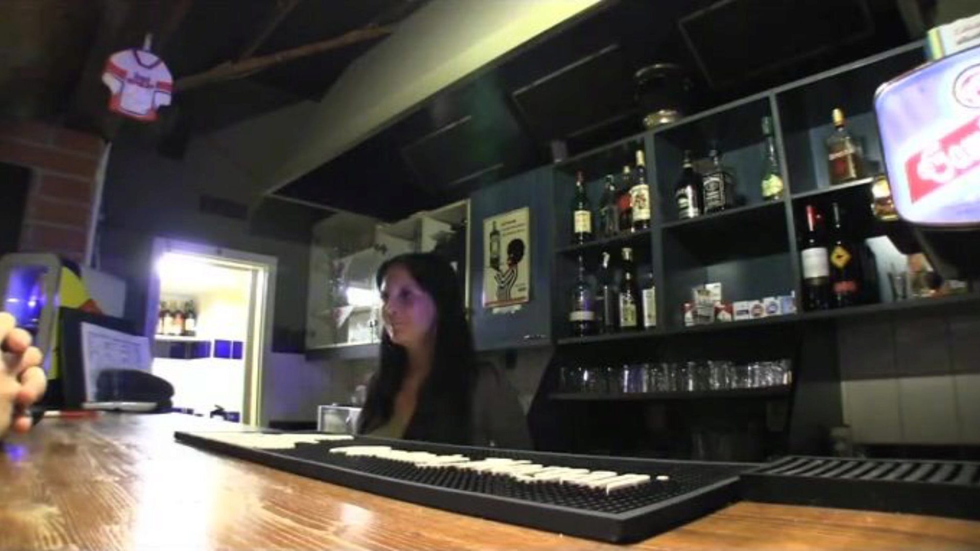 Sexy barmaid closes for fuck-fest