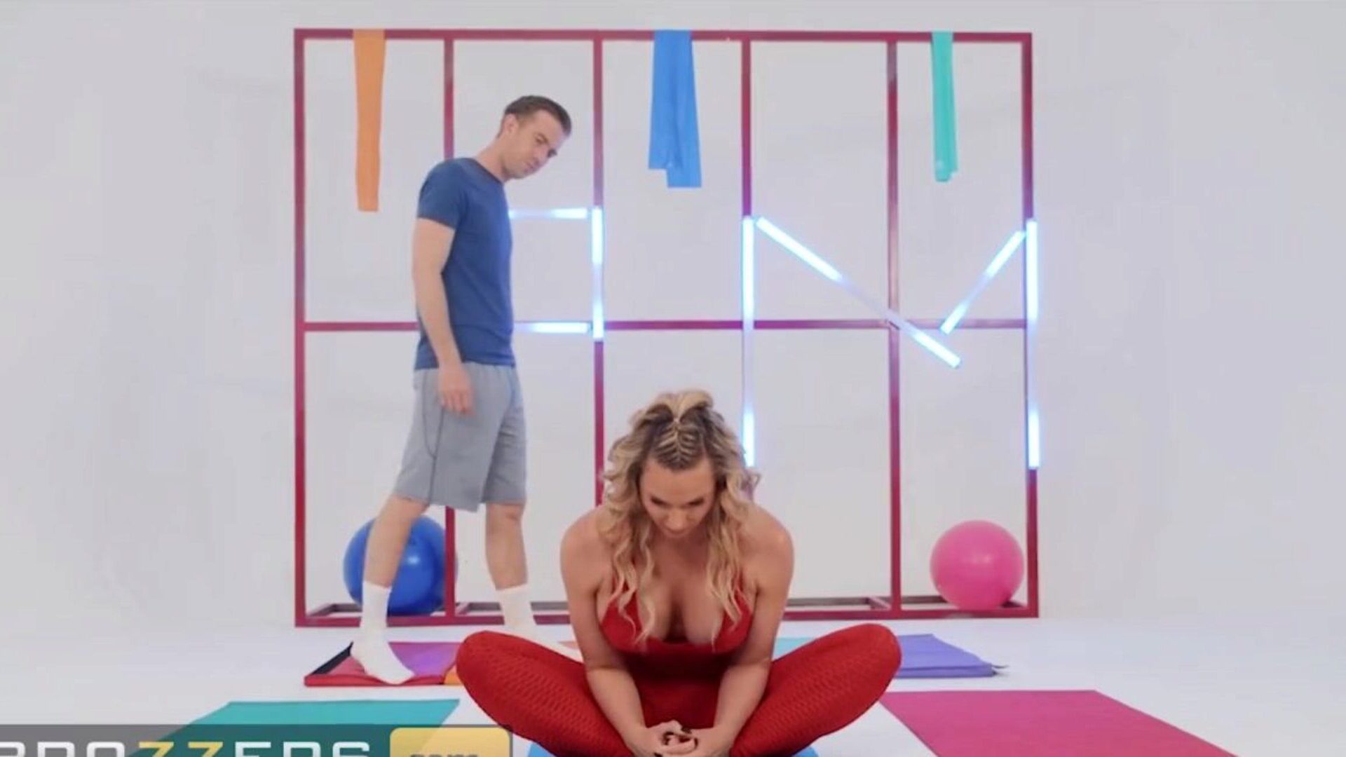brazzers - phoenix marie curvy après le yoga a eu un bon sexe anal