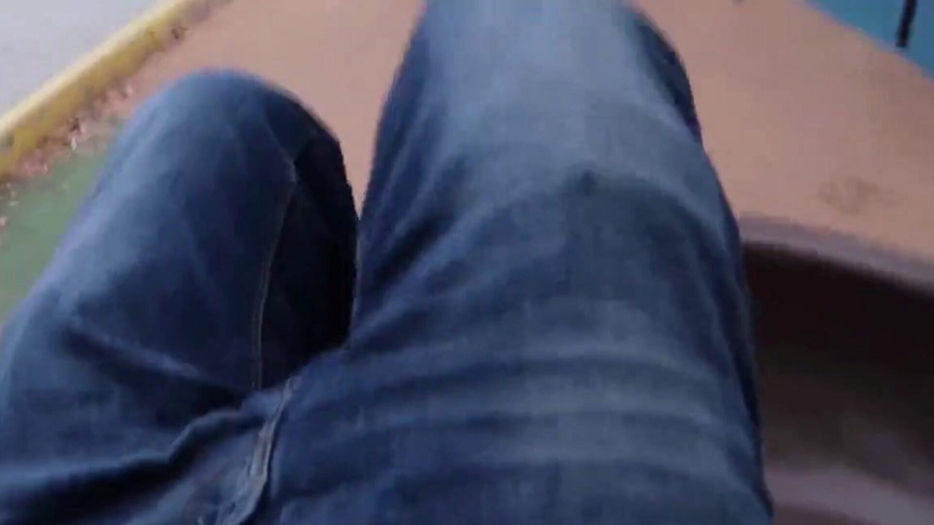 Джонни Гудлак, грудастая Nickey Huntsman скачет на члене на улице в видео от первого лица