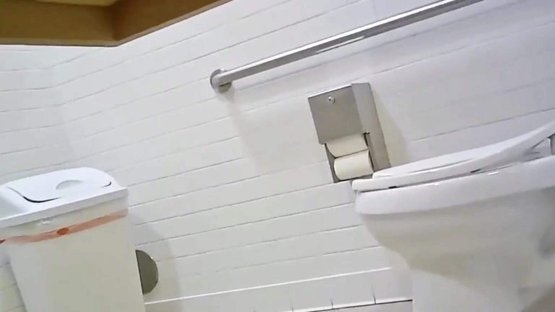 κρυμμένη κάμερα τουαλέτας - ταιριάζει κορίτσι, ολοκληρώστε τον κώλο, ελέγξτε αυτό, πείτε μου τη γνώμη σας;