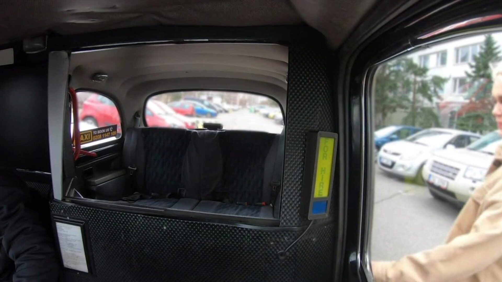 лажну такси плавушу Брит Гину Варнеи јебено је Еуро такси