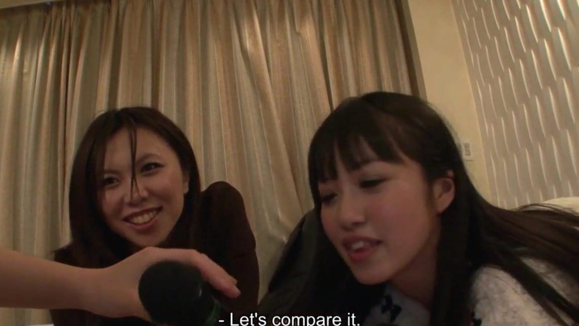 japansk reporter, asakura kotomi och hennes vänner uppslukar ramrod ocensurerad