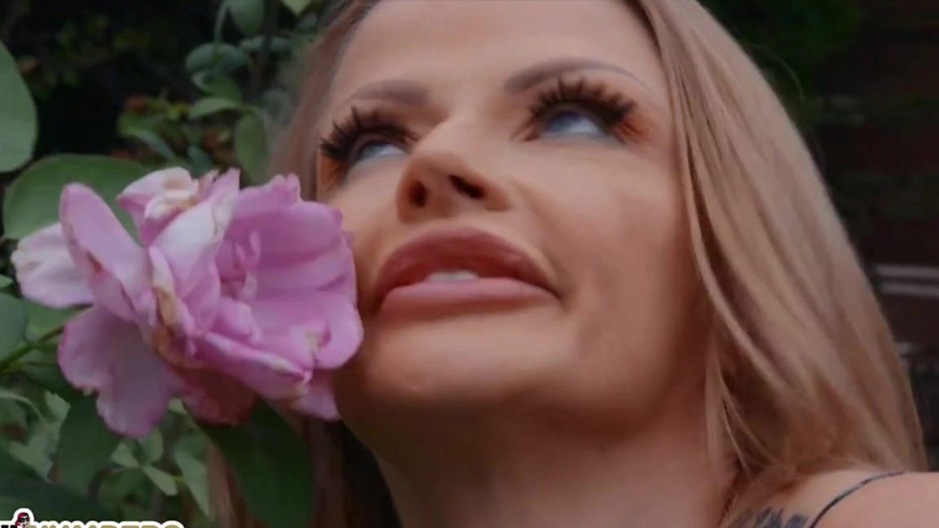 ליל הומפרס - ציצים גדולים סקסיים ג'וסלין ג'יימס אוהב לדפוק את גמד הדשא שלה