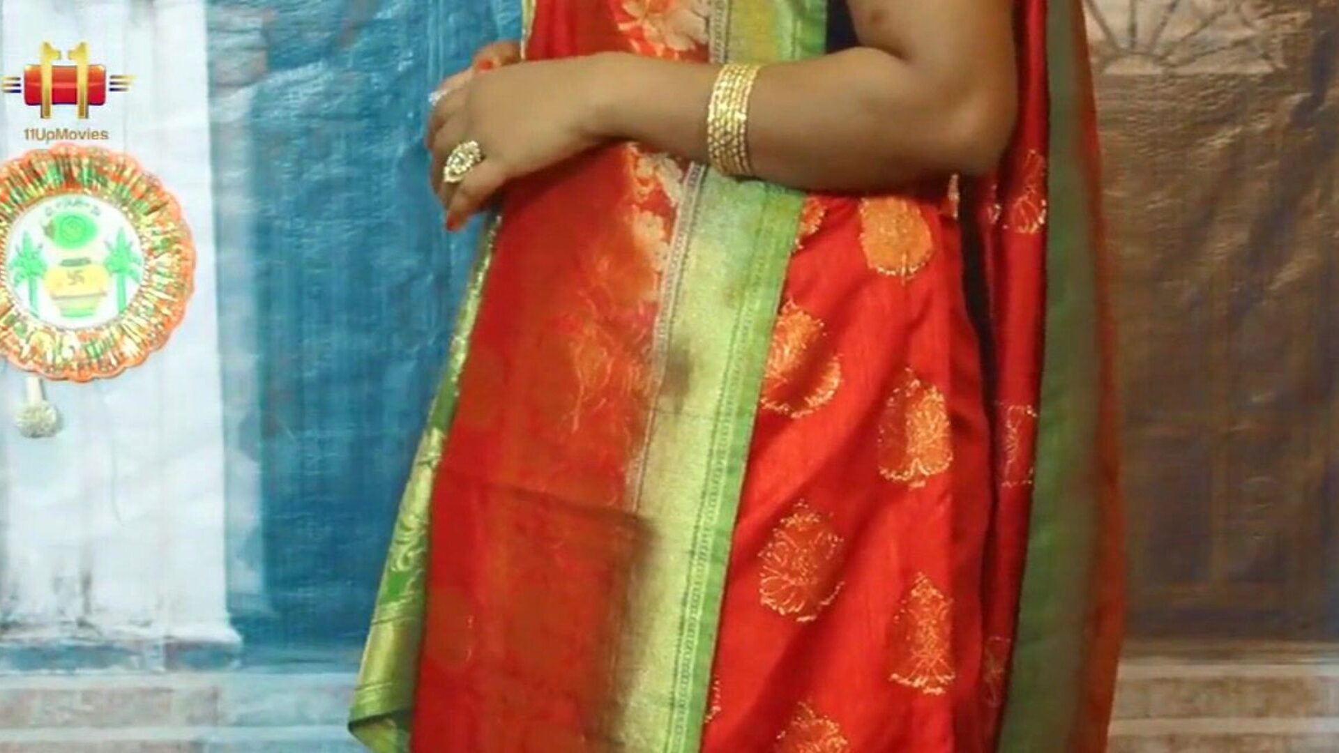 Indian Aunty Mou opens sari and blouse Mallu Mature Aunty pointer sisters belly button abdomen