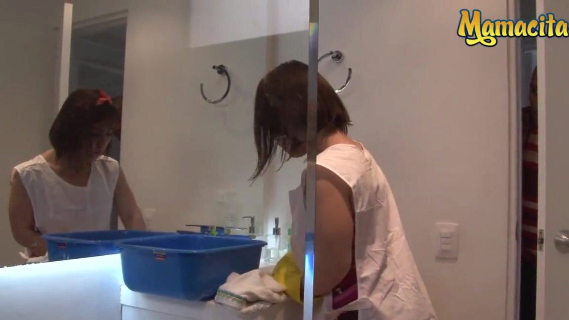 operacion limpieza - kathy violeta latina empregada doméstica treinada em serviço - mamacitaz