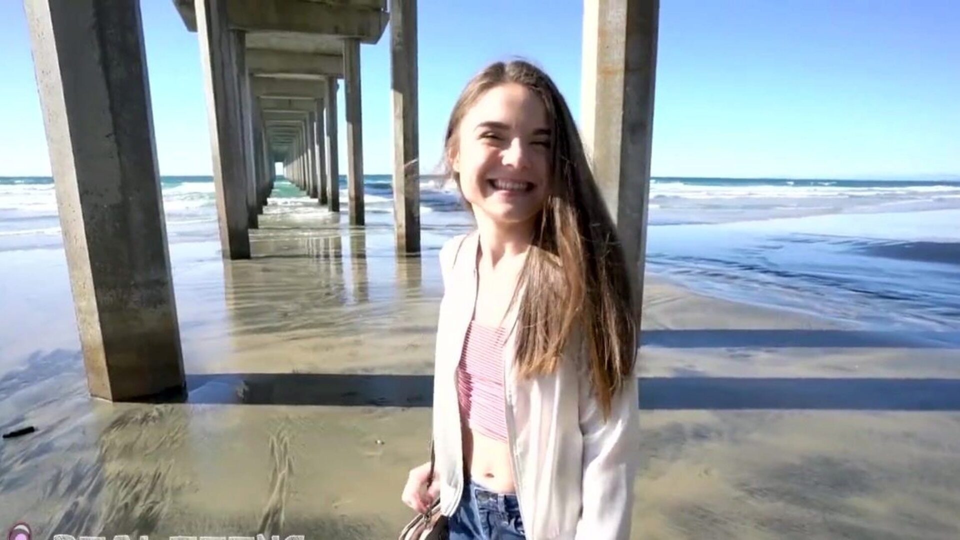 Настоящие тинки - новая красотка Megan Marx получает грязный секс на пляже
